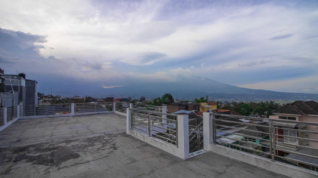 Villa El Nino 5 Bedroom Dengan Rooftop Mountain View Batu  Exterior photo